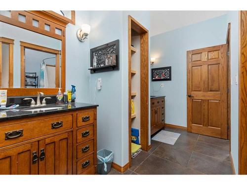 21368 470 Township, Rural Camrose County, AB - Indoor Photo Showing Bathroom
