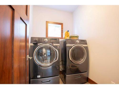 258 Viscount Drive, Red Deer, AB - Indoor Photo Showing Laundry Room