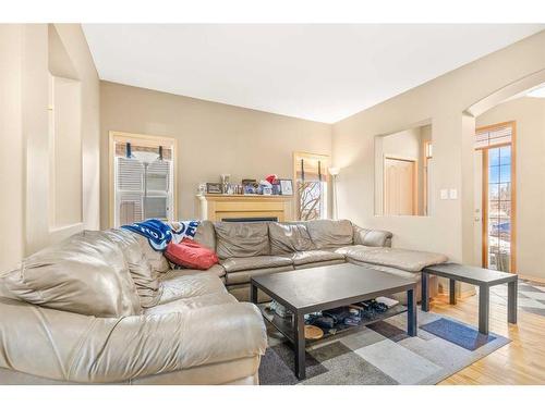 15 Ivey Close, Red Deer, AB - Indoor Photo Showing Living Room