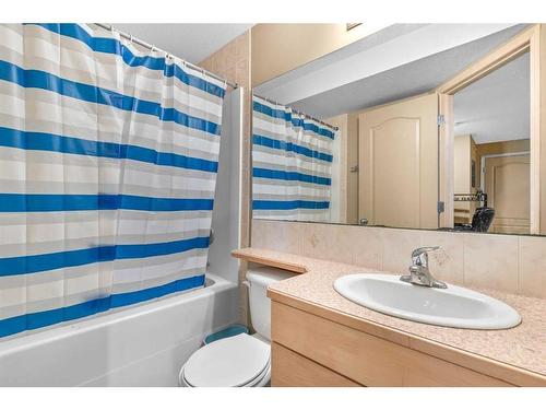 15 Ivey Close, Red Deer, AB - Indoor Photo Showing Bathroom