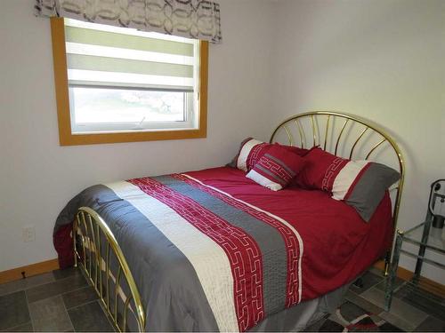 533 Raven Rise, Rural Clearwater County, AB - Indoor Photo Showing Bedroom