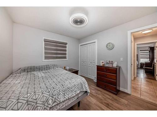 17 Hansen Close, Sylvan Lake, AB - Indoor Photo Showing Bedroom