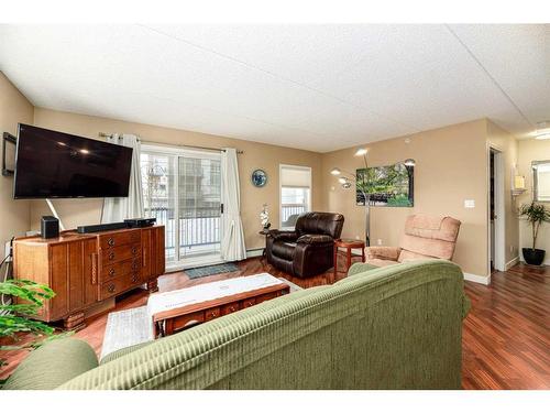 204-4522 47A Avenue, Red Deer, AB - Indoor Photo Showing Living Room