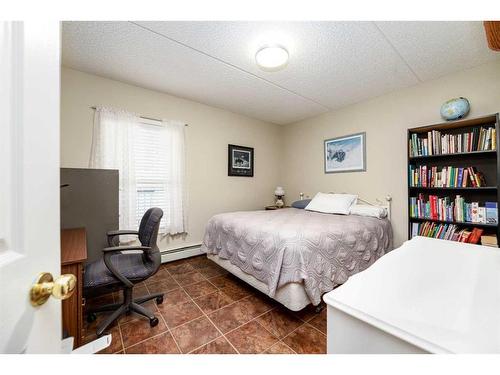204-4522 47A Avenue, Red Deer, AB - Indoor Photo Showing Bedroom
