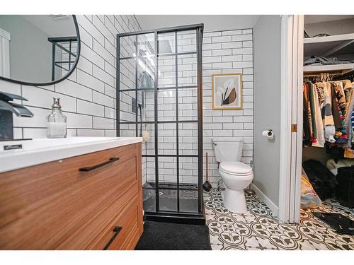 6210 49 Avenue, Camrose, AB - Indoor Photo Showing Bathroom