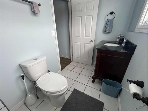 1 Belfast Close, Bluffton, AB - Indoor Photo Showing Bathroom