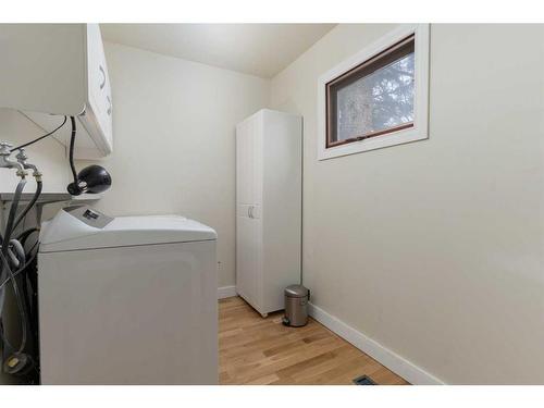 4902 49 Street, Sedgewick, AB - Indoor Photo Showing Laundry Room
