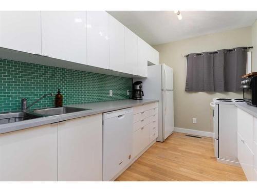 4902 49 Street, Sedgewick, AB - Indoor Photo Showing Kitchen