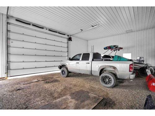 1-421008 Range Road 14, Rural Ponoka County, AB - Indoor Photo Showing Garage