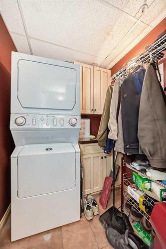 406-5300 48 Street, Red Deer, AB - Indoor Photo Showing Laundry Room