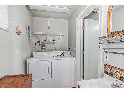 68 Sunnyside Crescent, Rural Ponoka County, AB - Indoor Photo Showing Laundry Room