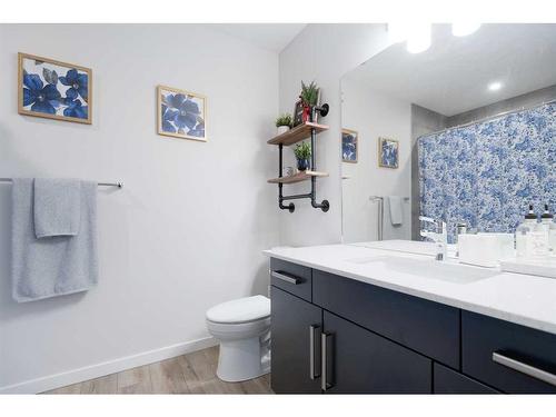 72 Emmett Crescent, Red Deer, AB - Indoor Photo Showing Bathroom