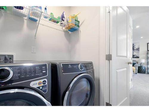 72 Emmett Crescent, Red Deer, AB - Indoor Photo Showing Laundry Room