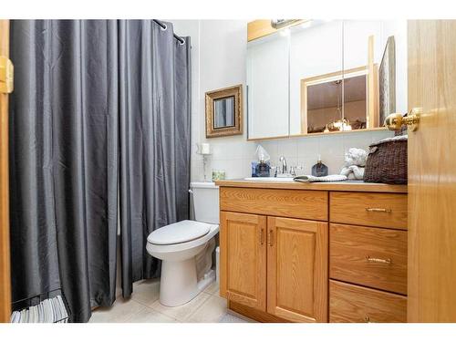 5310 46 Avenue, Red Deer, AB - Indoor Photo Showing Bathroom