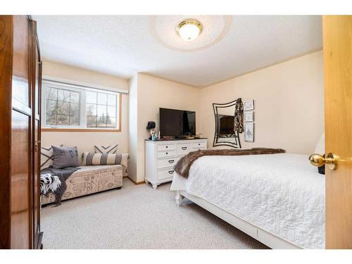 5310 46 Avenue, Red Deer, AB - Indoor Photo Showing Bedroom