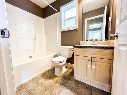 6420 52 Street, Ponoka, AB - Indoor Photo Showing Bathroom