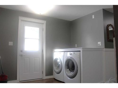 16 Sullivan Street, Rural Lacombe County, AB - Indoor Photo Showing Laundry Room