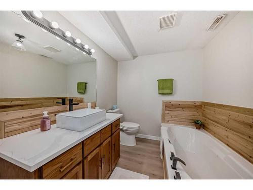 3912 45A Street, Ponoka, AB - Indoor Photo Showing Bathroom