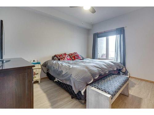 304-5300 48 Street, Red Deer, AB - Indoor Photo Showing Bedroom