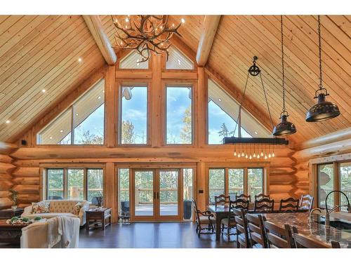 34226 Range Road 43, Rural Mountain View County, AB - Indoor