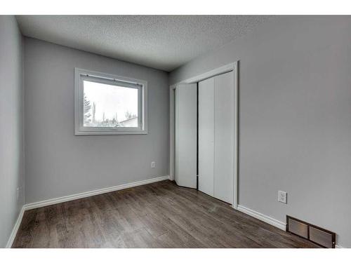 5668 45 Street, Innisfail, AB - Indoor Photo Showing Other Room