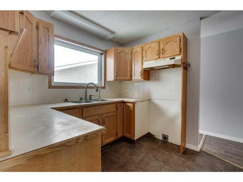 5668 45 Street, Innisfail, AB - Indoor Photo Showing Kitchen With Double Sink