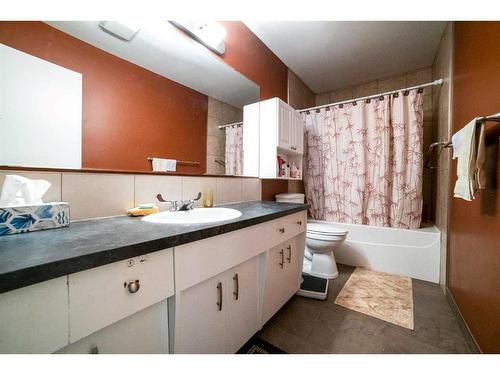 4420 67 Street, Camrose, AB - Indoor Photo Showing Bathroom