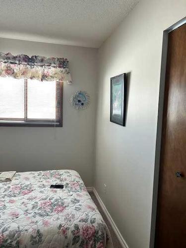 4927 47 Street, Hardisty, AB - Indoor Photo Showing Bedroom