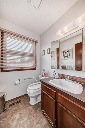 5408 60 Street, Ponoka, AB - Indoor Photo Showing Bathroom