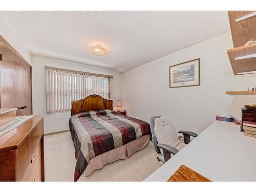 5408 60 Street, Ponoka, AB - Indoor Photo Showing Bedroom