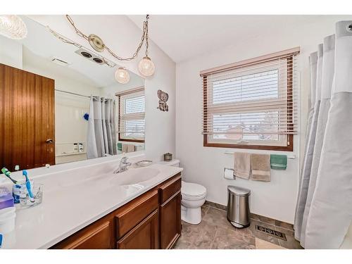 5408 60 Street, Ponoka, AB - Indoor Photo Showing Bathroom