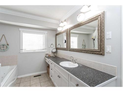 2 Estella Crescent, Lacombe, AB - Indoor Photo Showing Bathroom
