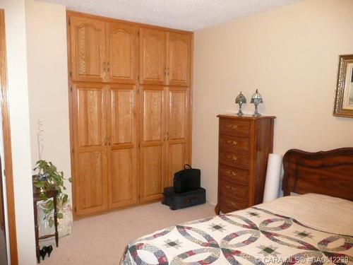 5104 38 Street, Ponoka, AB - Indoor Photo Showing Bedroom