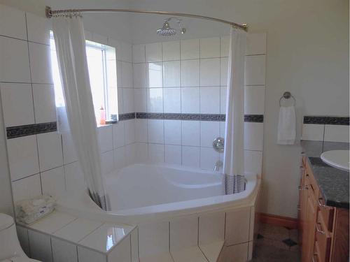 18 59515 Rge Rd 260, Westlock, AB - Indoor Photo Showing Bathroom