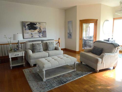 18 59515 Rge Rd 260, Westlock, AB - Indoor Photo Showing Living Room