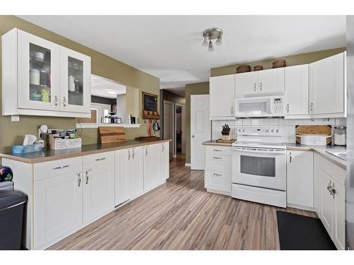 38 Grand Drive, Camrose, AB - Indoor Photo Showing Kitchen