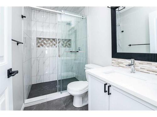 28 Vincent Close, Red Deer, AB - Indoor Photo Showing Bathroom