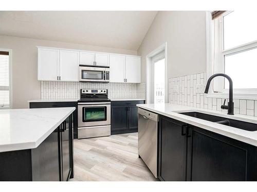 28 Vincent Close, Red Deer, AB - Indoor Photo Showing Kitchen With Double Sink With Upgraded Kitchen