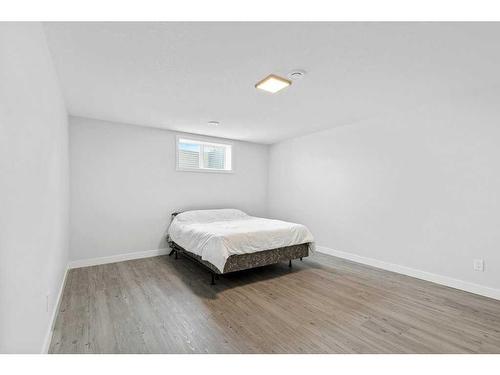 39525 Highway 766, Rural Lacombe County, AB - Indoor Photo Showing Bedroom