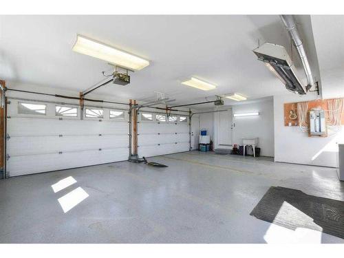 39525 Highway 766, Rural Lacombe County, AB - Indoor Photo Showing Garage