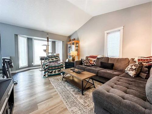 4108 65A Street, Stettler, AB - Indoor Photo Showing Living Room