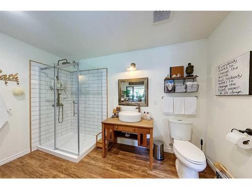5330 46 Avenue, Red Deer, AB - Indoor Photo Showing Bathroom