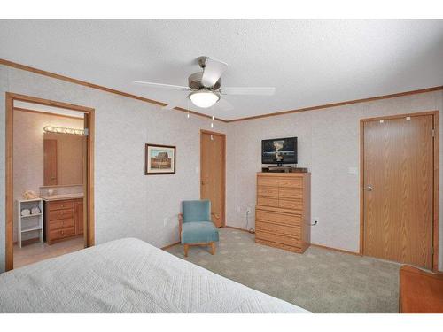 75 Sands Street, Rochon Sands, AB - Indoor Photo Showing Bedroom