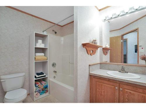 75 Sands Street, Rochon Sands, AB - Indoor Photo Showing Bathroom