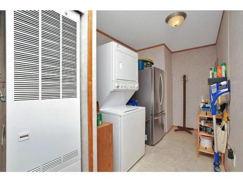 75 Sands Street, Rochon Sands, AB - Indoor Photo Showing Laundry Room