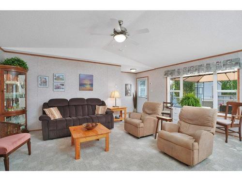 75 Sands Street, Rochon Sands, AB - Indoor Photo Showing Living Room