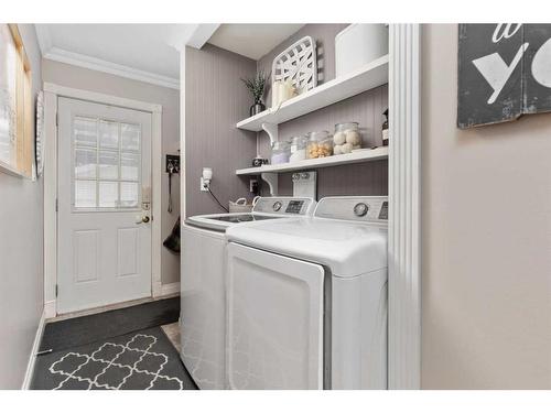 5029 49 Street, Sedgewick, AB - Indoor Photo Showing Laundry Room