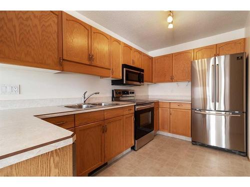 72-2816 Botterill Crescent, Red Deer, AB - Indoor Photo Showing Kitchen With Double Sink