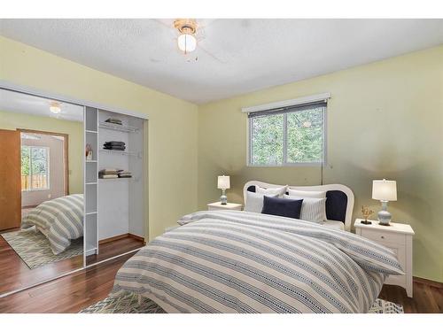 106-Sunnyside 100 Place, Rural Ponoka County, AB - Indoor Photo Showing Bedroom