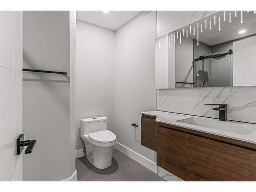 Unit 1-1615 1 Avenue, Canmore, AB - Indoor Photo Showing Bathroom
